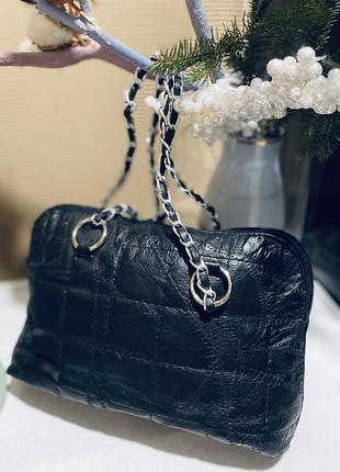 Черная кожаная сумка