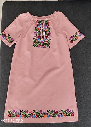 Продам вишите плаття на дівчинку