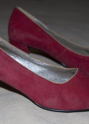 Яркие туфли с открытым носком