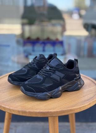 Жіночі кросівки