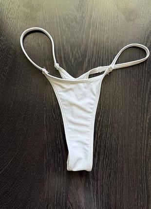 Білі плавки для купальника з тонкими бретелями