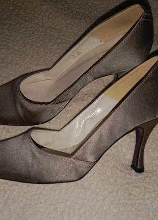 Серые модельные туфли испания