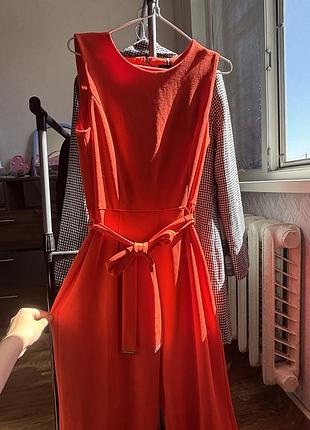 Комбинезон Tommy hilfiger трендовый цвет, красиво подчеркивает фигуру