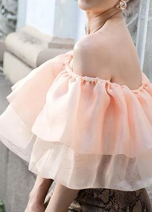 Об'ємний кроп топ з рюшами з воланами з відкритими плечима
