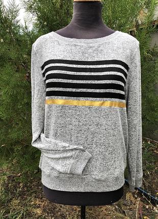 Светр новий