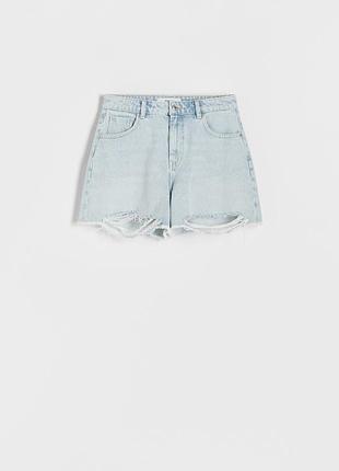 Джинсовые шорты светло голубые с потертостями reserved