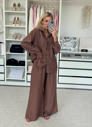 Стильний костюм з жатки — must-have цього сезону!