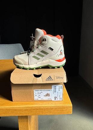 Зимові черевики adidas terrex mid gore-tex disney trekking