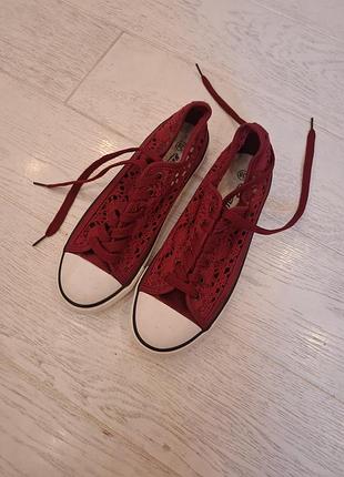 Кеды женские цвета бордовый вышивка 38