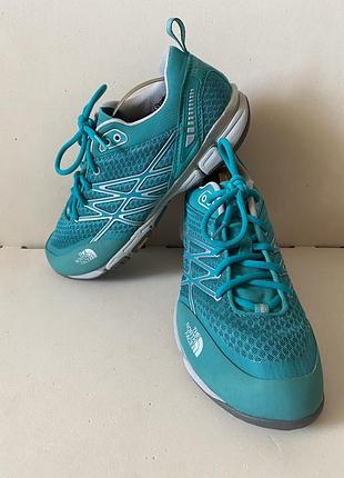 Продам жіночі кросівки фірми the north face!