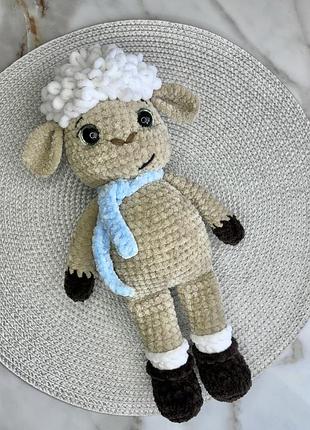 Плюшевий баранець ручної роботи (вʼязаний)