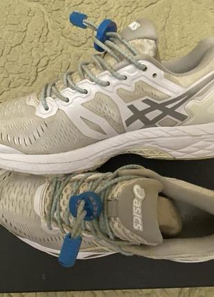 Шикарные кроссовки "asics" оригинал! размер 38. стелька - 24 см.