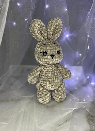 Плюшевий заєць ручної роботи (вʼязаний)