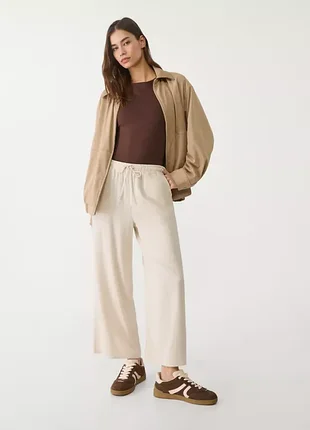 Бежевые льняные укороченные прямые кюлоты штаны легкие брюки женские из льна stradivarius