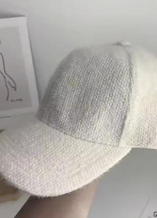 Кепка шерстяная зимняя женская белая