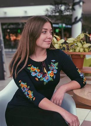 Женская вышитая кофточка вышиванка