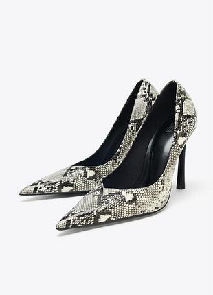 Туфли на каблуке с животным принтом zara