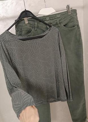 Костюм лонгслів світшот  хакі зелений в листочки кофта штани бавовна стрейчеві зелені мом завужені