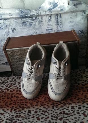 Кроссовки  унисекс 34- й размер 21см. стелька в хорошем состоянии