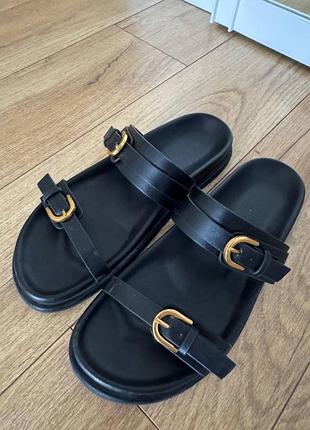 Шльопанці zara