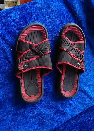 Класні чоловічі шльопанці 44-го розміру без пошкоджень