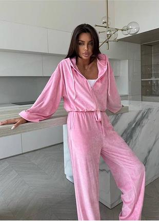 Костюм жіночий