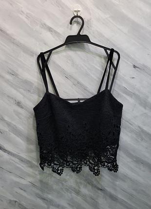 Кружевной топ на бретелях с замочком на спинке