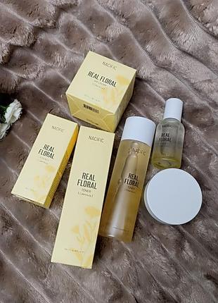 Набір доглядової косметики: тонер,крем та есенція з пелюстками календули,корея.