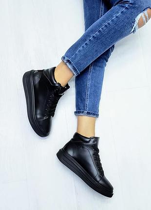 Жіночі високі кеди із натуральної шкіри run, чорного кольору на чорній підошві