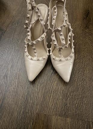 Туфлі жіночі в дуже гарному стані, пудрового кольору, повний 39 розмір