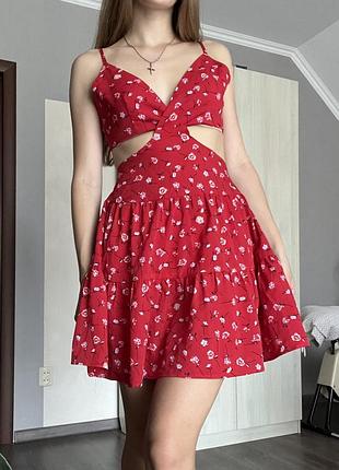 Легка літня сукня з квітковим принтом