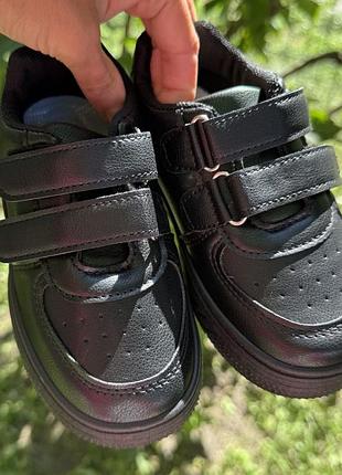 Кроссовки на липучке