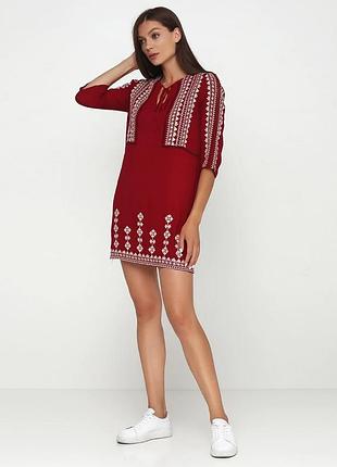 Сукня з вишивкою