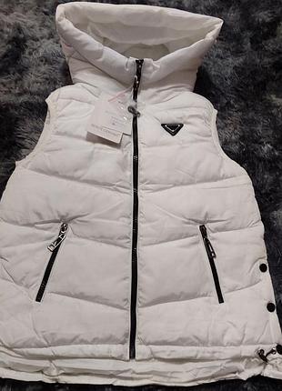 Демисезонный жилет, осень-зима италия, ртзмир l, белого цвета, 100% полиэстер, синтепух, с капюшоном, однотонный, стеганый, без рукава
