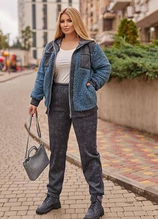 Стильный теплый женский брючный костюм