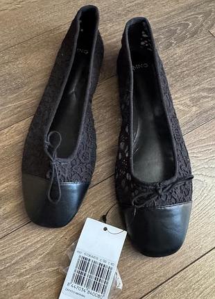 Чорні мереживні балетки
