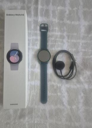 Смарт-часы samsung galaxy watch5 40mm silver (sm-r900) + 6 ремешков + 6 чехлов и попсокет держатель для телефона