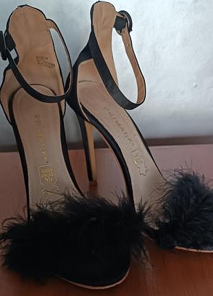 Босоножки с перьями 💥