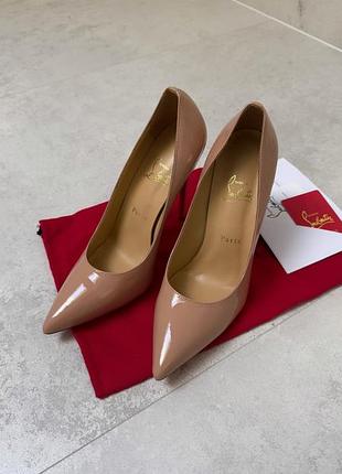 Кожаные туфли лодочки бежевые 40 лабутен louboutin soизна