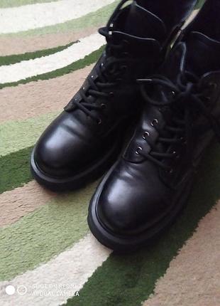 Ботинки  фирменные женские,натуральная кожа,36-37