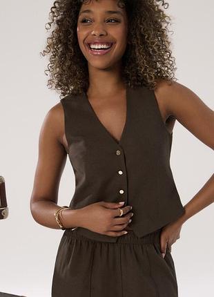 Стильна жіноча жилетка шоколадний колір
