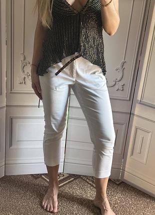 Белые укороченные брюки капри