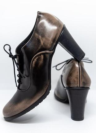Закриті жіночі туфлі на підборах
✂️navy boot, made in italy
📍розмір 39 (на вузьку стопу)