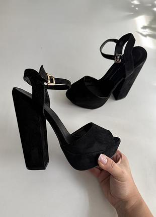 Босоніжки жіночі