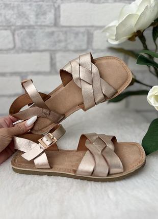 Шкіряні босоніжки