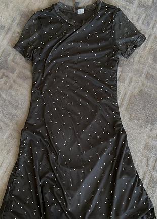 Плаття в горошок 👀 розмір xs за біркою, але може піти і на xxs/ маленьку s. по фігурі сідає впевнено, є талія, сам низ трішки кльош