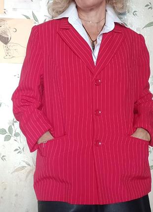 Красный классический пиджак в белую полоску бренда maxime