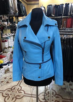 Шкіряна куртка ніжно-блакитна,зйомний низ