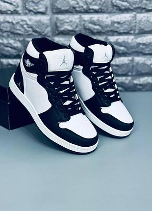 Мужские кроссовки jordan air зимние последний размер 
43-2шт. 
44-1шт.