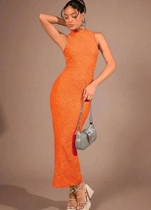 Помаранчева максі сукня з відкритою спинкою